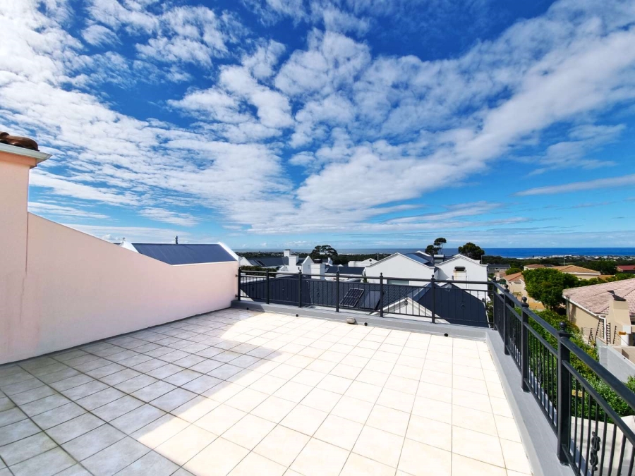 5 Bedroom Property for Sale in Chanteclair Western Cape